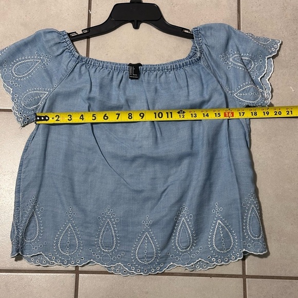 Forever 21 Women Denim Blue Chambray Off Shoulder Top size S - Picture 7 of 7
